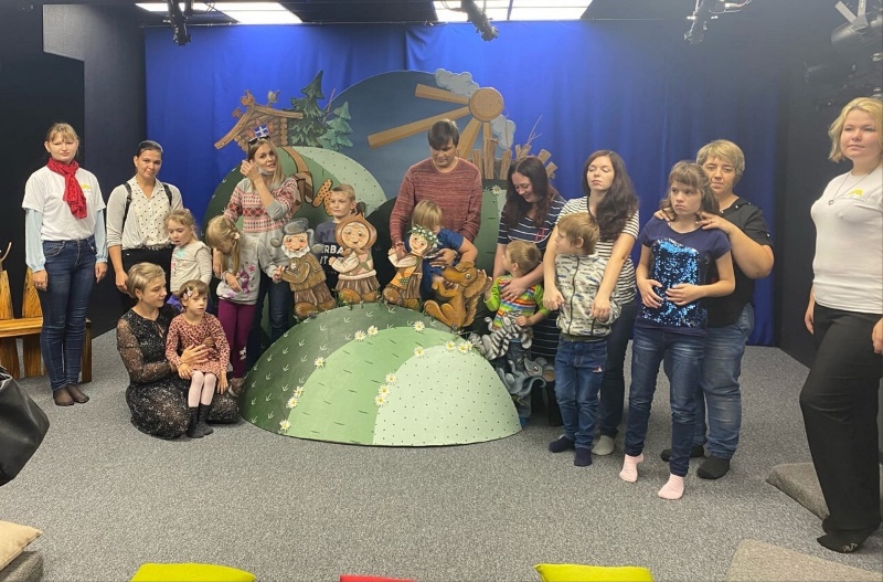 116 детей с особенностями и их родители стали зрителями спектаклей в кукольном театре «Сказка»
