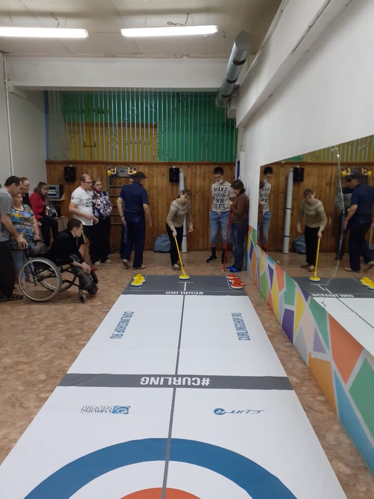Соревнования по кёрлингу среди людей с ОВЗ прошли в Барнауле