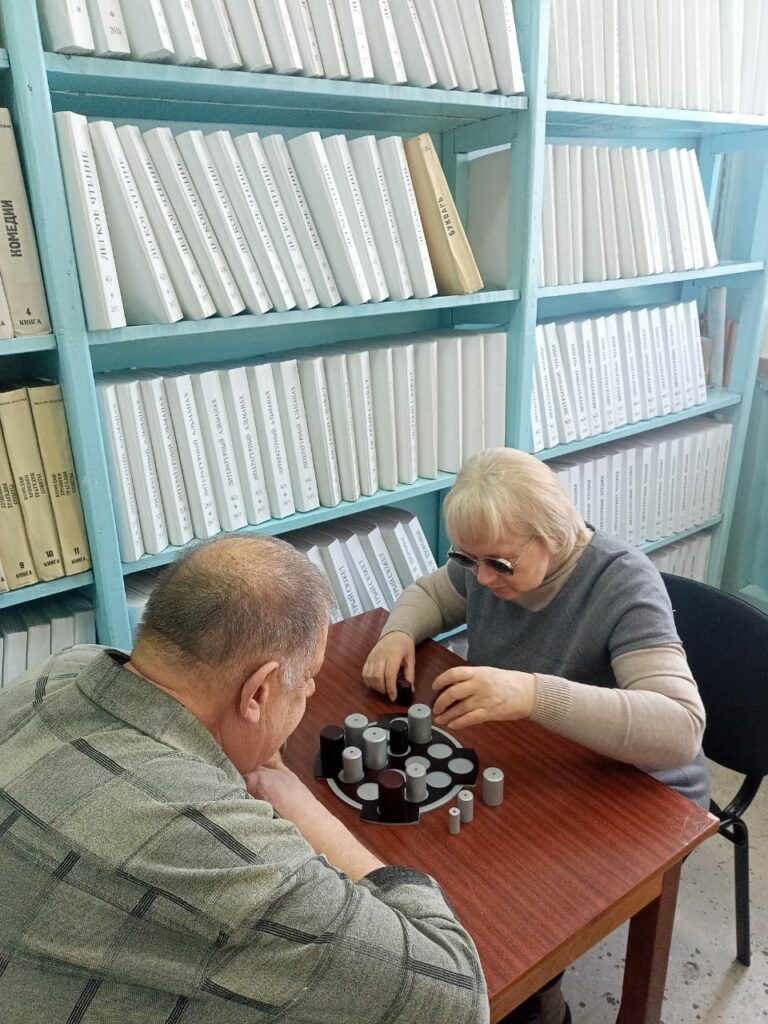 Настольные игры проводят специалисты и добровольцы Рубцовской МО ВОС
