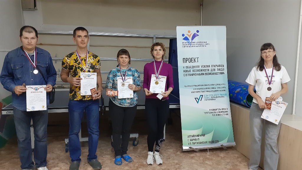 Соревнования по напольному керлингу среди людей ограниченными возможностями здоровья прошли в Барнауле