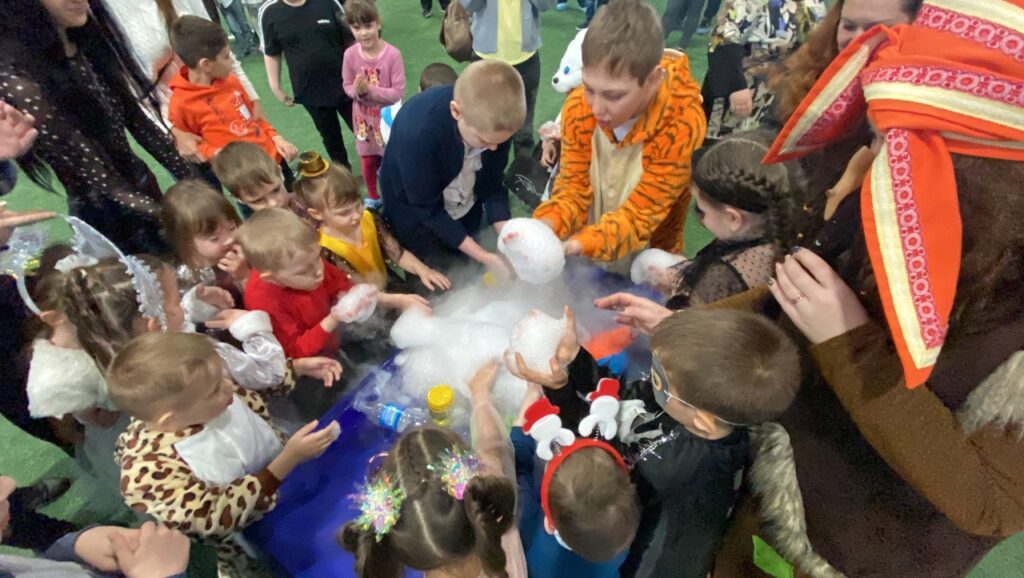 АКОО «Белые вершины» провела новогодний праздник для детей с ОВЗ