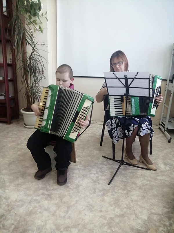 Праздничный концерт «Всем мамам посвящается» прошел в Рубцовской специальной библиотеки для незрячих и слабовидящих