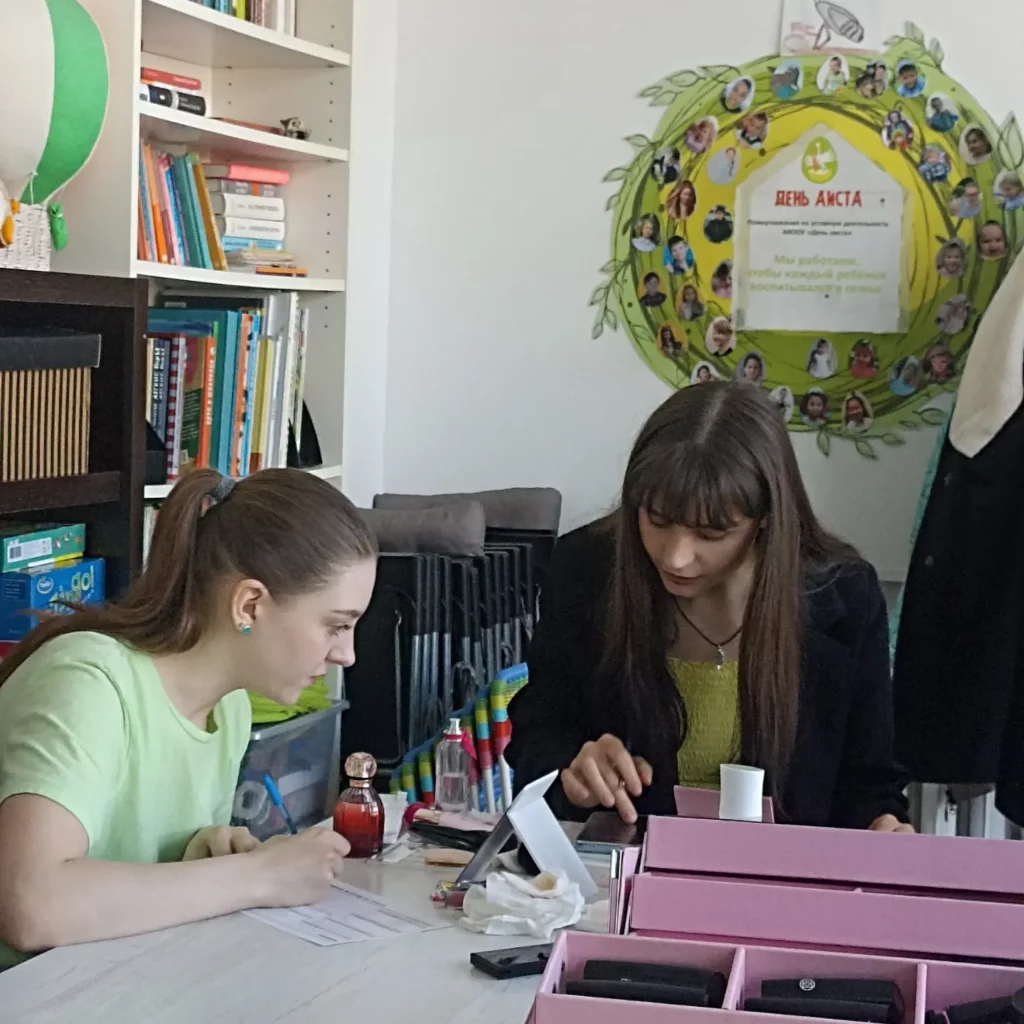 Раскрытие красоты и уверенности: мастер-класс по макияжу в клубе "Ласточка-Барнаул"