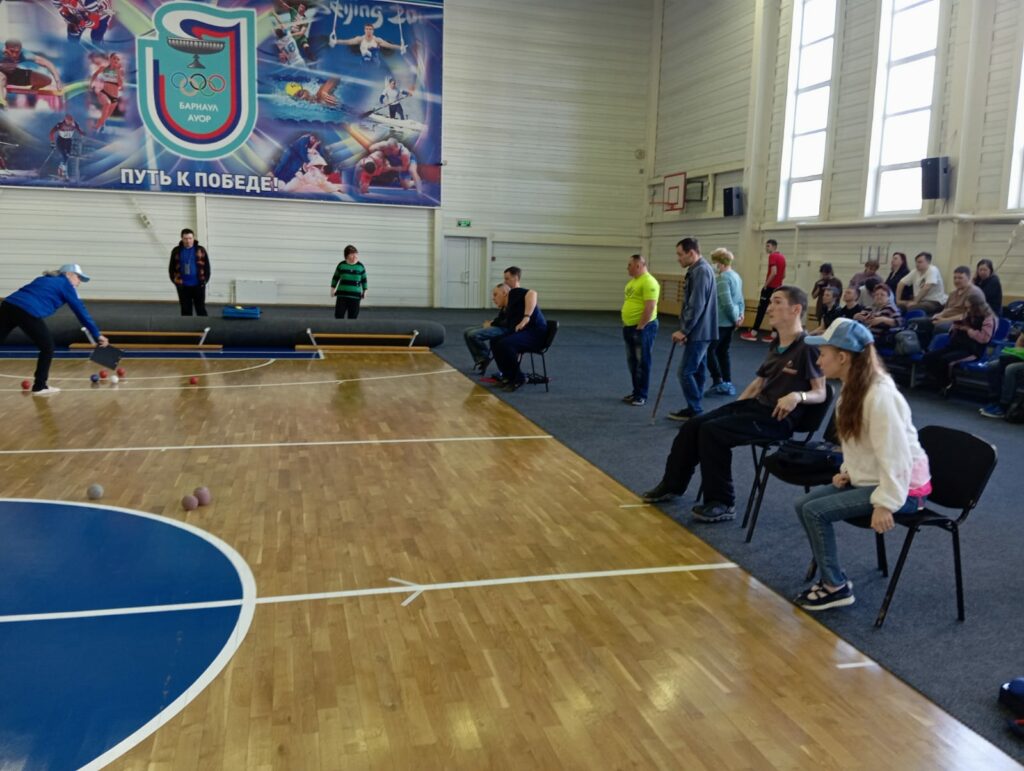 Соревнования по бочча в Барнауле: спорт без границ
