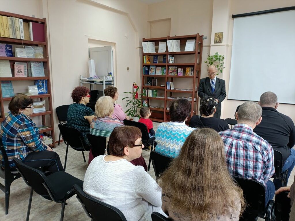 «Земля Рубцовская»: встреча с краеведом Владимиром Кузнецовым в библиотеке