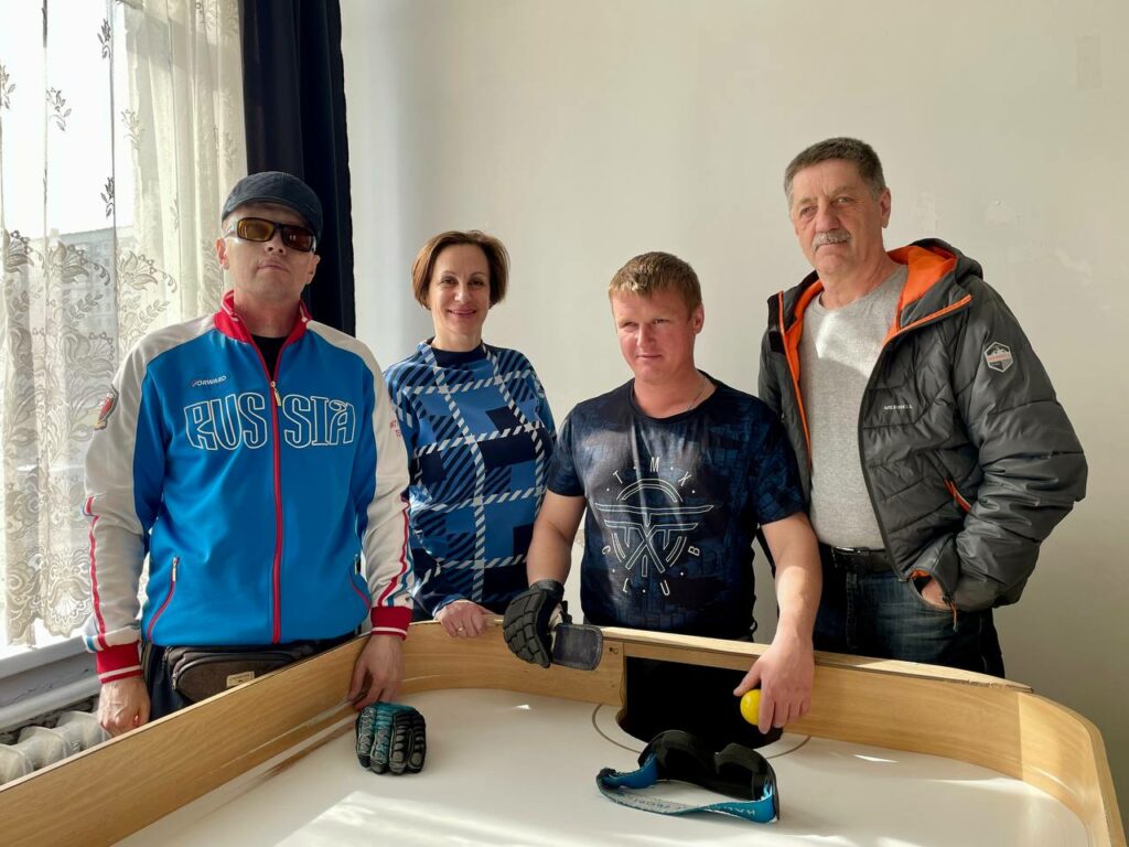 Открытая тренировка по настольному теннису среди незрячих спортсменов прошла в Бийске