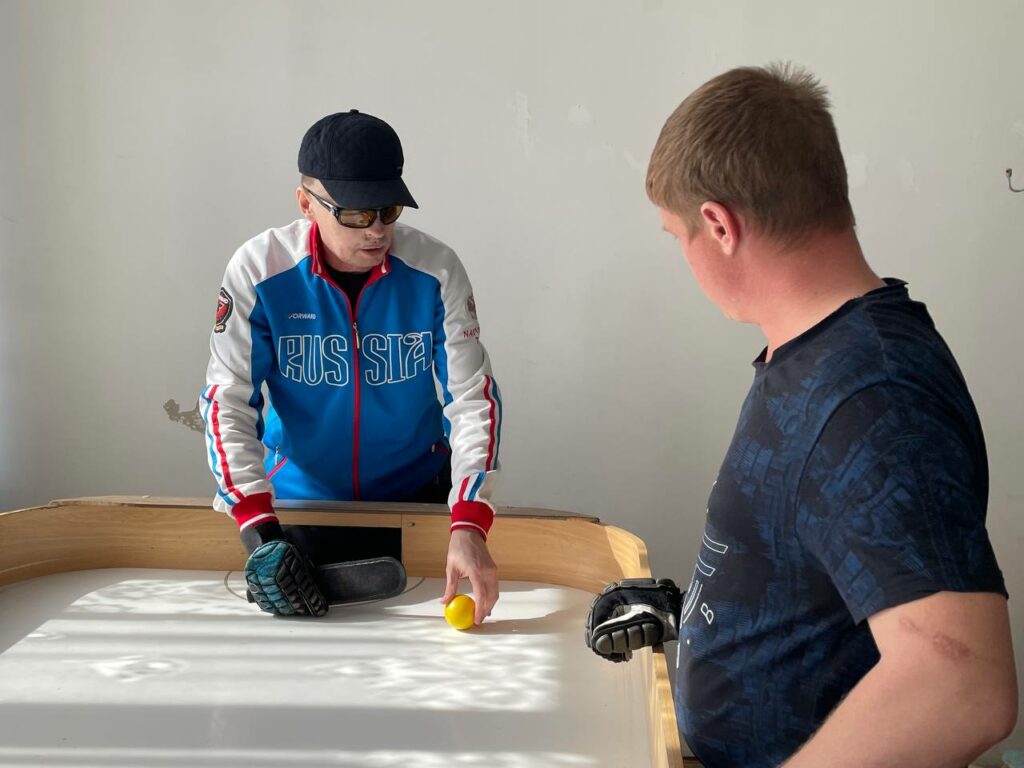 Открытая тренировка по настольному теннису среди незрячих спортсменов прошла в Бийске