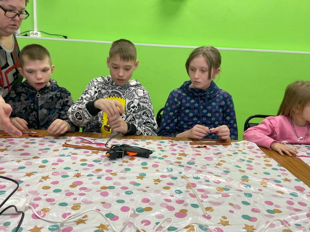 Символ памяти и благодарности: дети клуба поддержали бойцов СВО