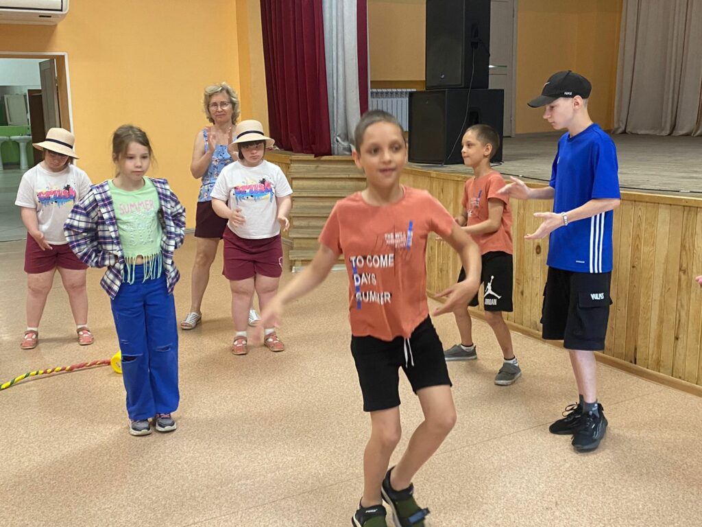 Елизавета Мясникова посетила лагерь «Гагарин»: лето для детей с инвалидностью