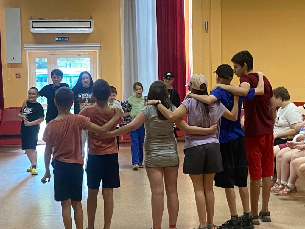 Елизавета Мясникова посетила лагерь «Гагарин»: лето для детей с инвалидностью