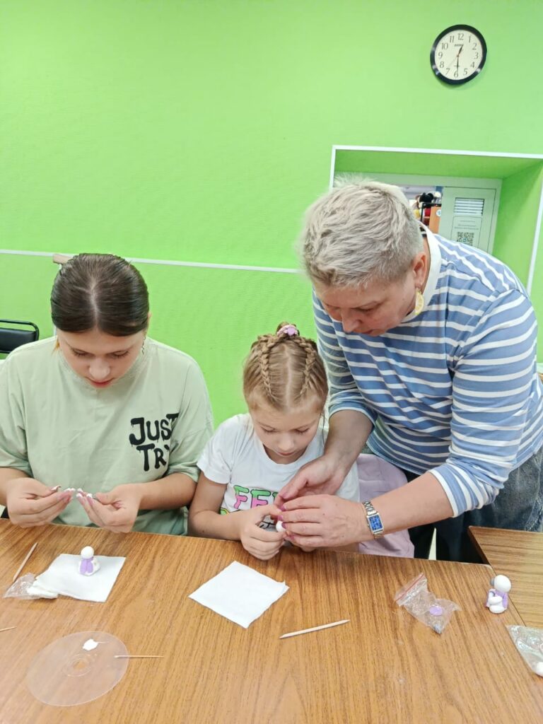 Глина и вдохновение: мастер-класс по лепке для детей из клуба «Ласточка» в библиотеке № 32