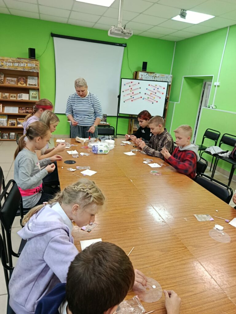 Глина и вдохновение: мастер-класс по лепке для детей из клуба «Ласточка» в библиотеке № 32