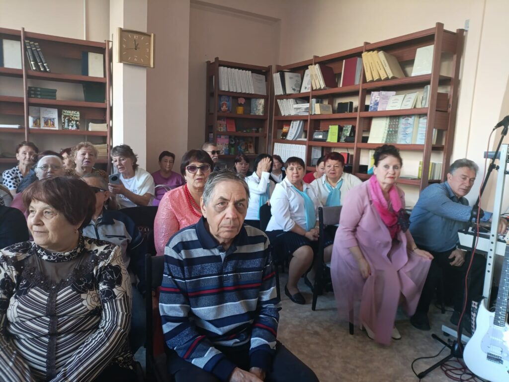 «ВОЗРАСТ ЖИЗНИ НЕ ПОМЕХА»: В библиотеке для незрячих и слабовидящих устроили праздник для старшего поколения