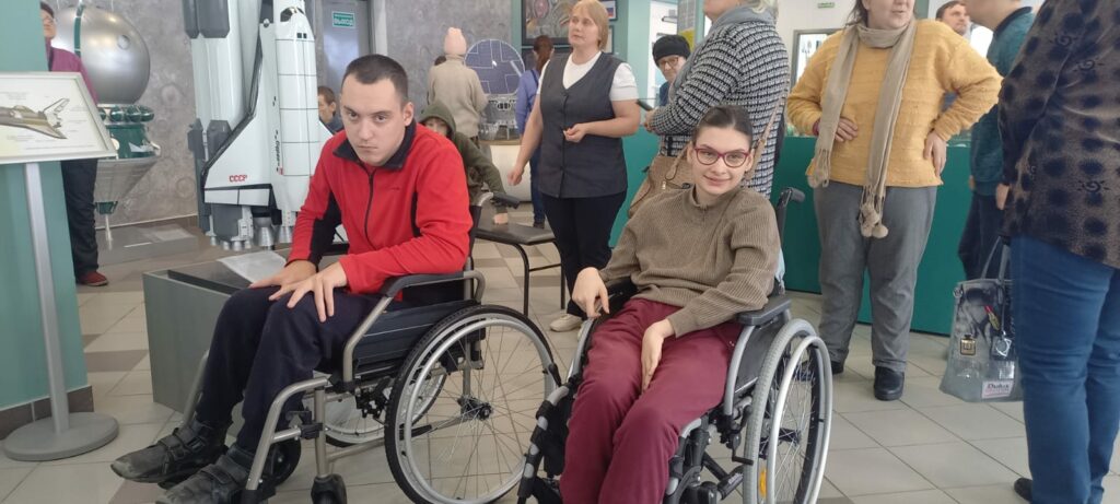 Два ноябрьских дня, полных открытий и радости: «Незабудка» побывала в музее Титова и ребят навестила «Собатека»