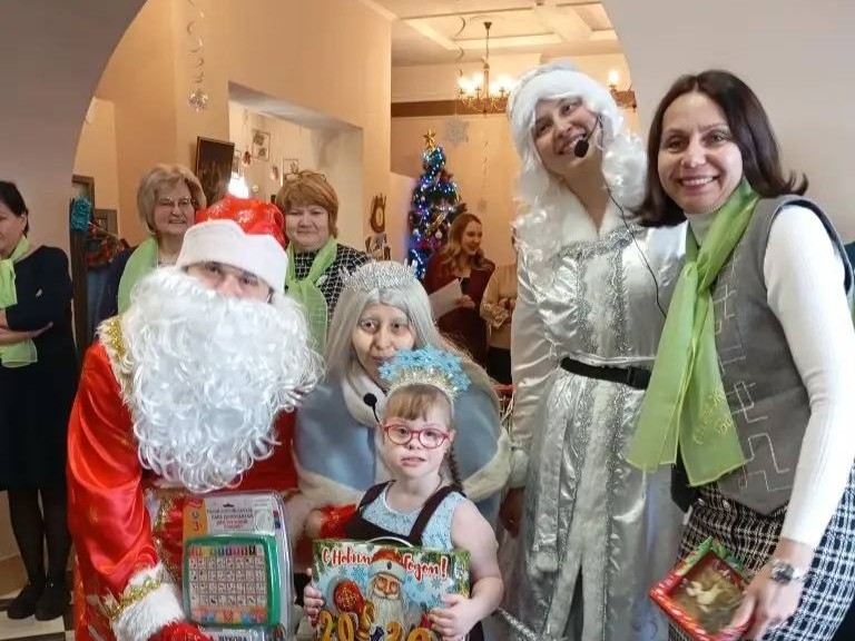 Поддержка центра «Кирюша» и новогодний праздник для подопечных АКОО «Белые вершины»