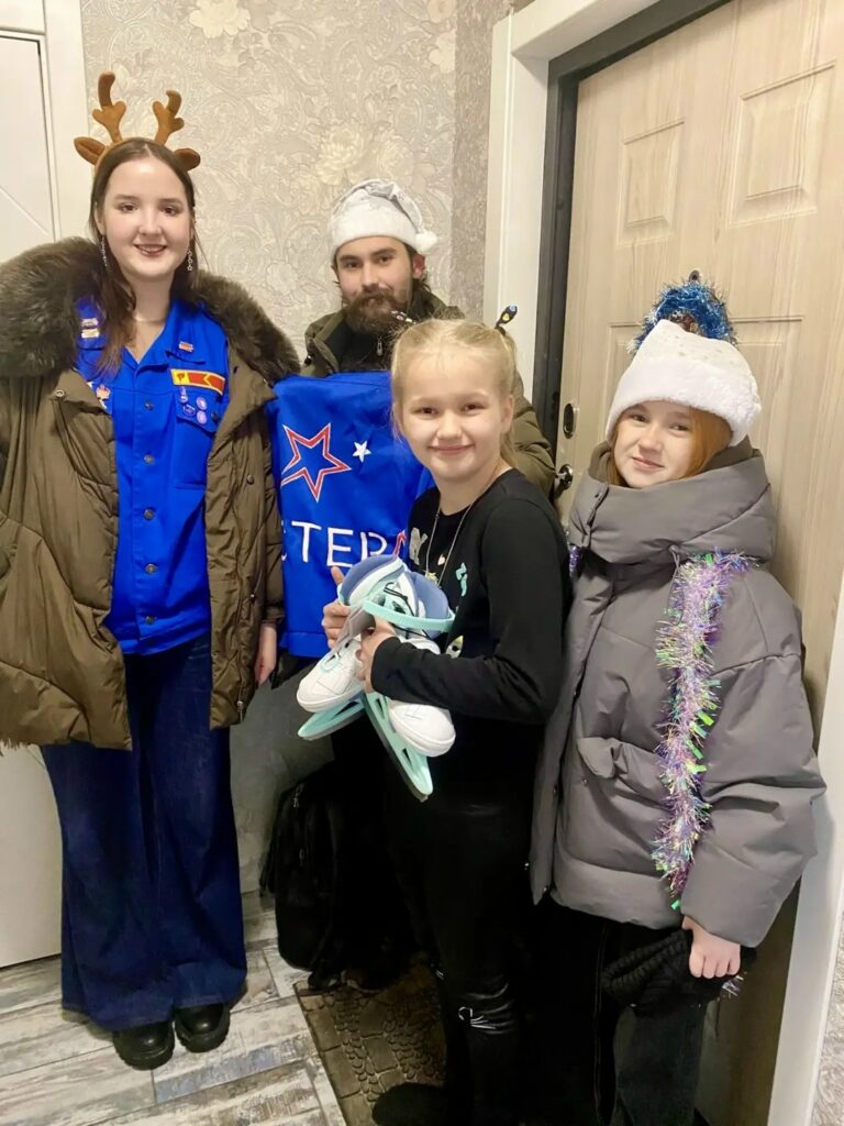 Новогодние волшебники: студенческие отряды Алтая исполнили мечты детей «Белых вершин»