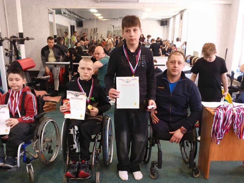 Сила духа и воля к победе: городские соревнования по пауэрлифтингу ко Дню защитника Отечества