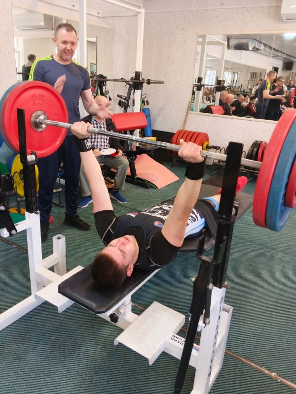 Сила духа и воля к победе: городские соревнования по пауэрлифтингу ко Дню защитника Отечества