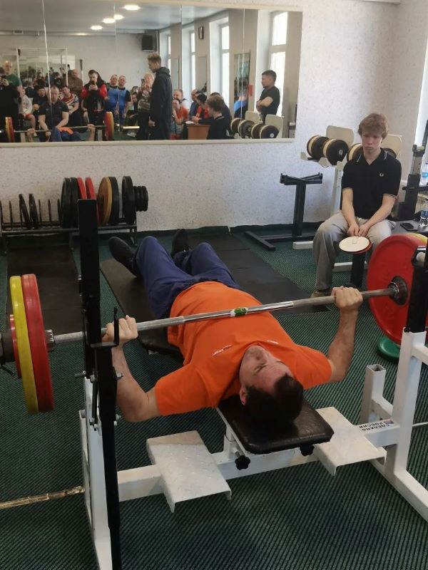 Сила духа и воля к победе: городские соревнования по пауэрлифтингу ко Дню защитника Отечества