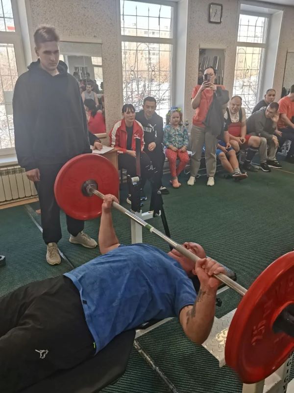 Сила духа и воля к победе: городские соревнования по пауэрлифтингу ко Дню защитника Отечества