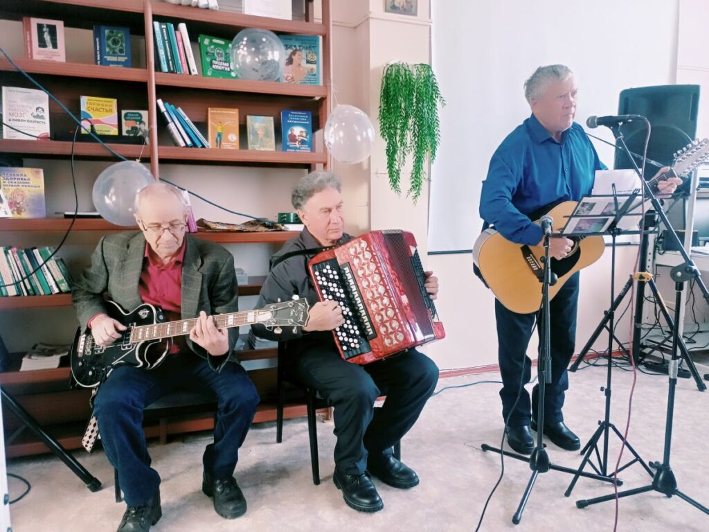 Теплый праздник для юбиляров прошел в Рубцовской библиотеке для незрячих и слабовидящих