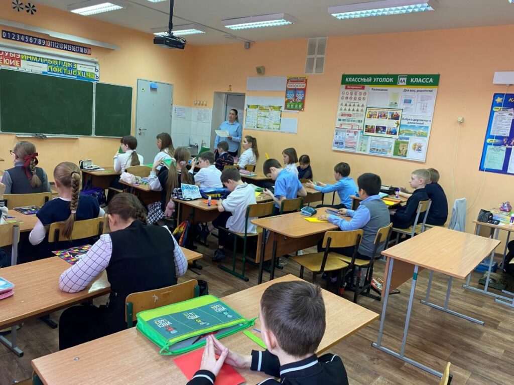 Ученики 4 класса МБОУ " СОШ №51" г. Барнаула присоединились к акции «Письмо солдату»