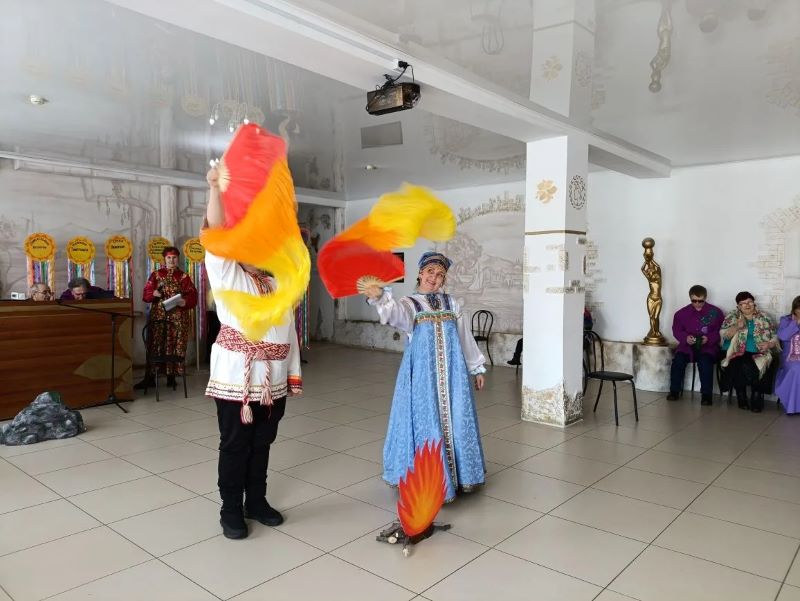 «Русская, старинная, румяная да блинная»: фольклорный праздник в Рубцовске собрал 80 гостей