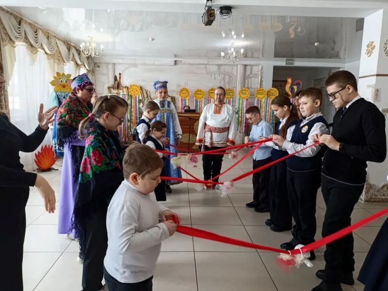 «Русская, старинная, румяная да блинная»: фольклорный праздник в Рубцовске собрал 80 гостей