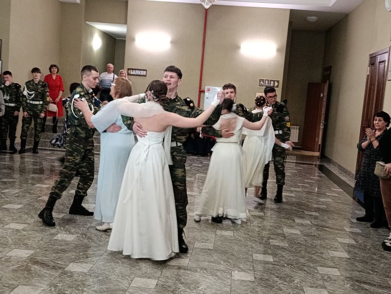 «Время выбрало нас»: члены рубцовской организации ВОС приняли участие в благотворительном бале памяти погибших героев СВО
