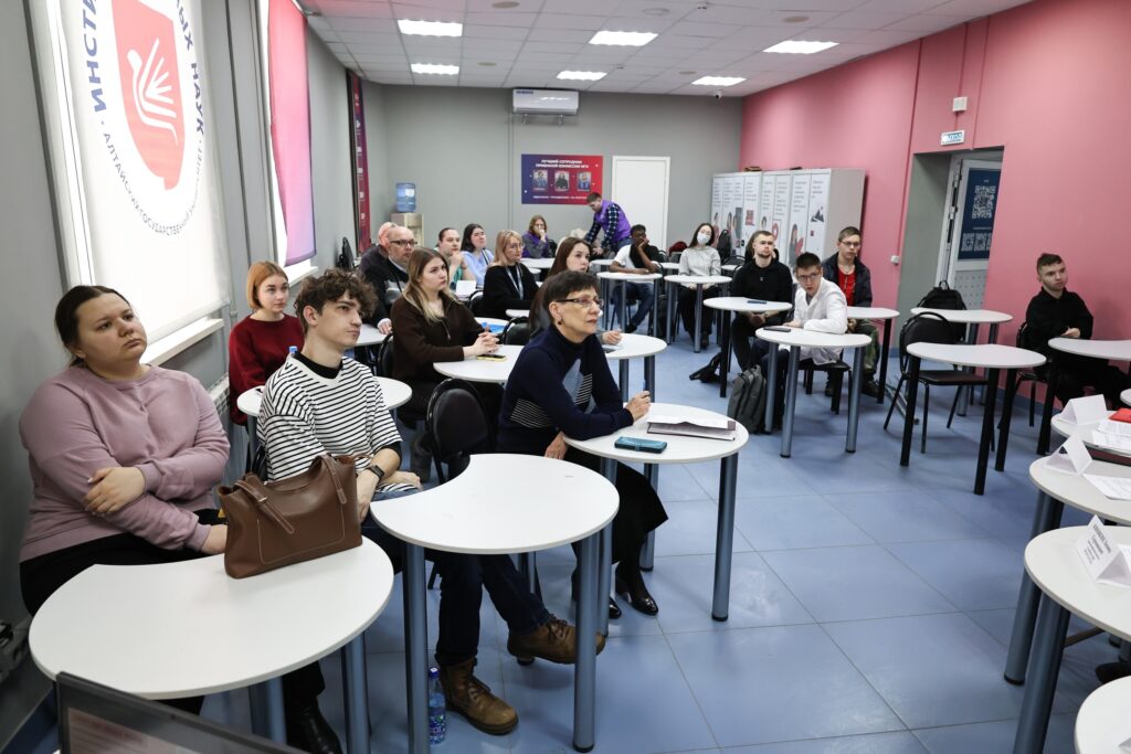 В АлтГУ обсудили трудовую занятость людей с инвалидностью: меры поддержки, проекты НКО и реальные практики трудоустройства