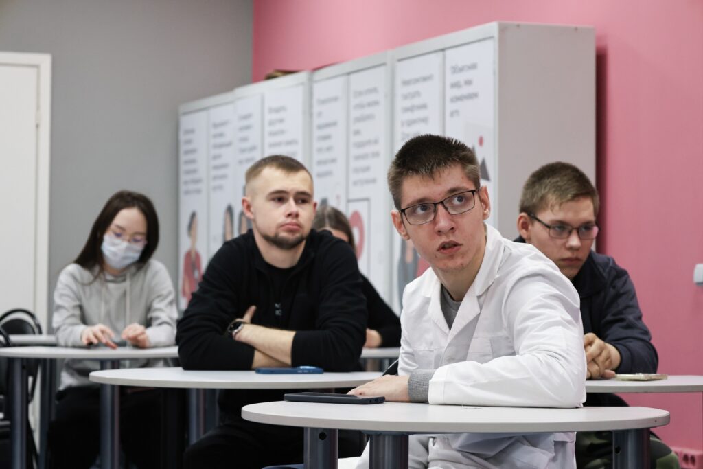 В АлтГУ обсудили трудовую занятость людей с инвалидностью: меры поддержки, проекты НКО и реальные практики трудоустройства