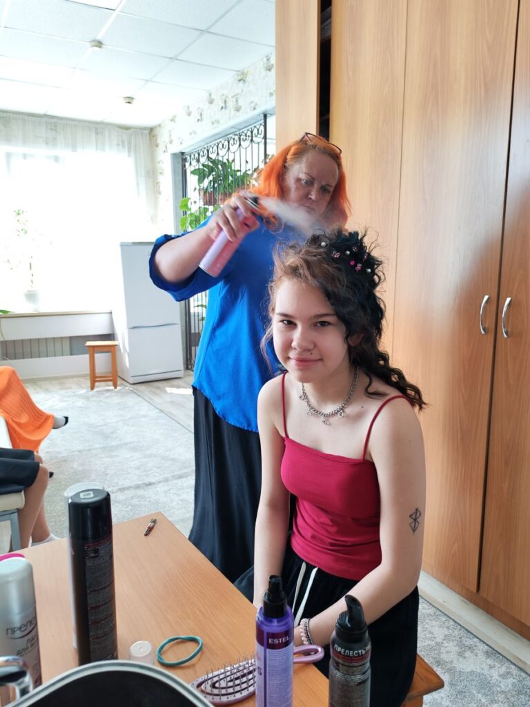 Фотосессия для юных принцесс: в центре помощи детям №2 прошёл день красоты и заботы