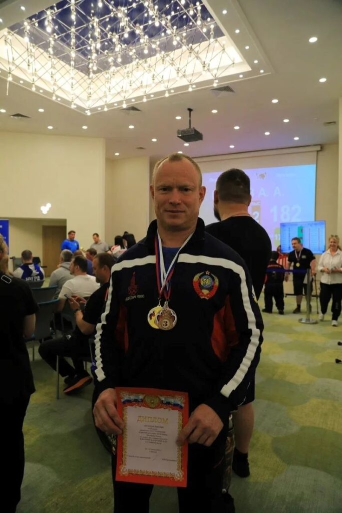 Алтайские пауэрлифтеры успешно выступили на чемпионате России в Москве