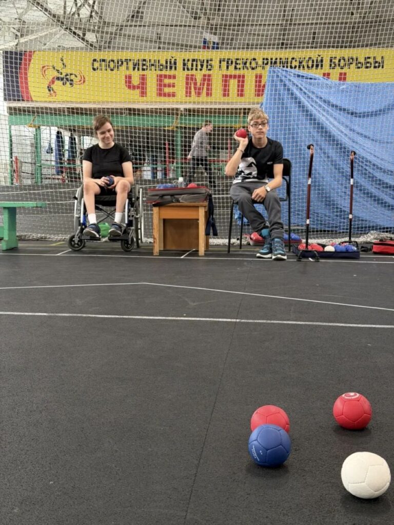 В День города Барнаула прошёл чемпионат по бочча с участием более 35 спортсменов