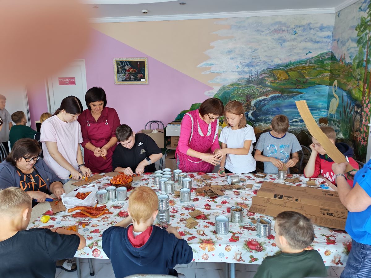 Свечи для бойцов: в центре помощи детям зажгли маленькие огоньки надежды